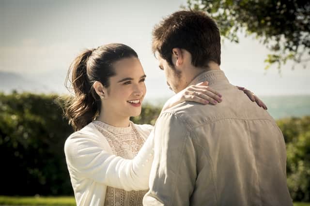 Marocas (Juliana Paiva) e Samuca (Nicolas Prattes) em cena de O Tempo Não Para (Foto: Globo/Isabella Pinheiro) Marocas (Juliana Paiva) e Samuca (Nicolas Prattes) em cena de O Tempo Não Para (Foto: Globo/Isabella Pinheiro)