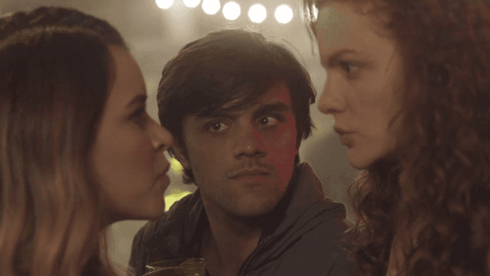 Vera Lúcia (Talita Younan), Elmo (Felipe Simas) e Miss Celine (Maria Eduarda Carvalho) em O Tempo Não Para (Foto: Divulgação/Globo) Vera Lúcia (Talita Younan), Elmo (Felipe Simas) e Miss Celine (Maria Eduarda Carvalho) em O Tempo Não Para (Foto: Divulgação/Globo)