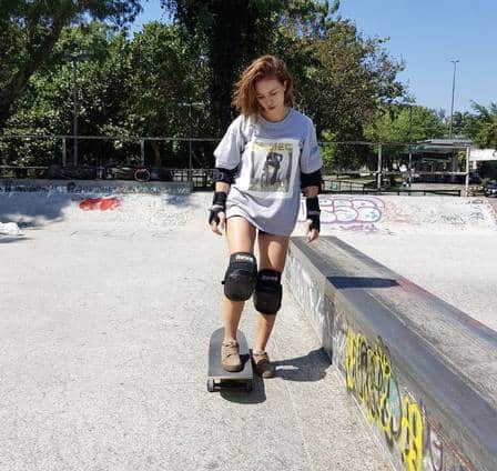 Laryssa Ayres faz aulas de skate para sua personagem em "O sétimo guardião" Foto: Felipe Carauta/Divulgação) Laryssa Ayres faz aulas de skate para sua personagem em "O sétimo guardião" Foto: Felipe Carauta/Divulgação)