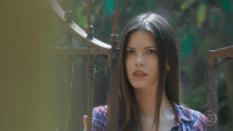 Vitoria Strada (Cris/Júlia) em cena de Espelho da Vida (Foto: Reprodução/Globo) Vitoria Strada (Cris/Júlia) em cena de Espelho da Vida (Foto: Reprodução/Globo)
