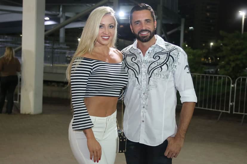 Latino fica noivo da personal trainer de Jaraguá do Sul, Jéssica Rodrigues (Foto: Reprodução) Latino fica noivo da personal trainer de Jaraguá do Sul, Jéssica Rodrigues (Foto: Reprodução)