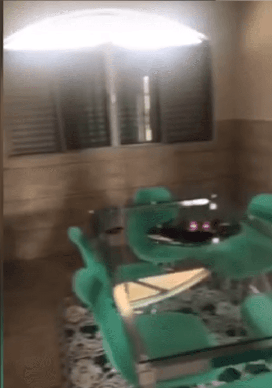 Sala de jantar da casa nova da família da vencedora do "BBB 18" (Foto: Reprodução) Sala de jantar da casa nova da família da vencedora do "BBB 18" (Foto: Reprodução)