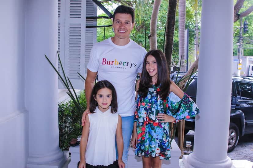 Rodrigo Faro com as filhas, Helena e Maria (Foto: Thiago Duran/AgNews) Rodrigo Faro com as filhas, Helena e Maria (Foto: Thiago Duran/AgNews)