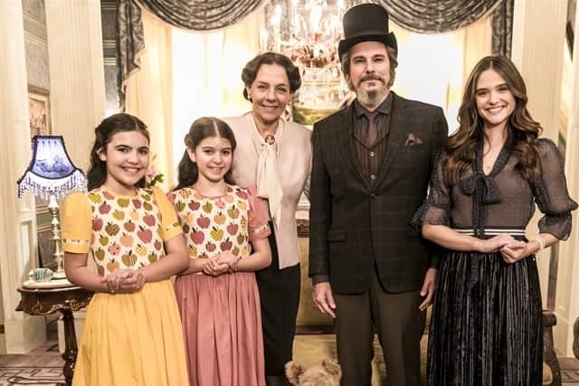 Dom Sabino (Edson Celulari) e sua família em O Tempo Não Para (Foto: Globo/João Miguel Júnior) Dom Sabino (Edson Celulari) e sua família em O Tempo Não Para (Foto: Globo/João Miguel Júnior)