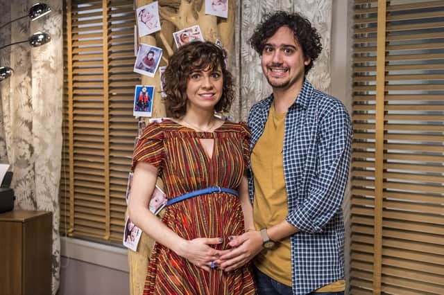 Taís (Renata Gaspar) e Pedro (George Sauma) em Pais de Primeira (Foto: Globo/Paulo Belote)