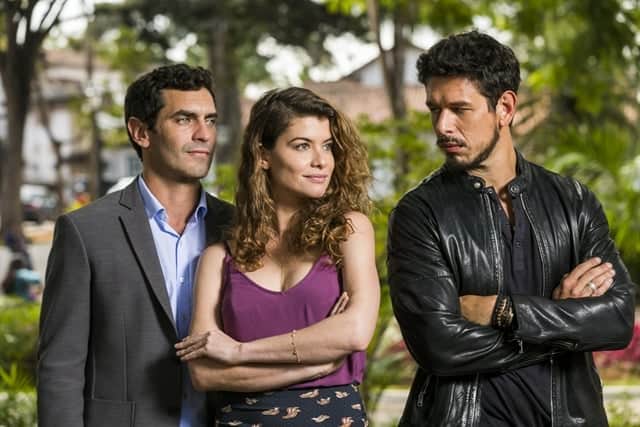 Marcelo ( Nikolas Antunes ), Alain ( João Vicente ) e Isabel ( Alinne Moraes ) (Crédito: Globo/João Miguel Júnior) Marcelo ( Nikolas Antunes ), Alain ( João Vicente ) e Isabel ( Alinne Moraes ) (Crédito: Globo/João Miguel Júnior)