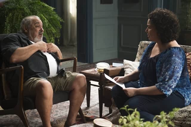 Agenor (Roberto Bonfim) e Nice (Kelzy Ecard) em Segundo Sol (Foto: Globo/Raquel Cunha) Agenor (Roberto Bonfim) e Nice (Kelzy Ecard) em Segundo Sol (Foto: Globo/Raquel Cunha)
