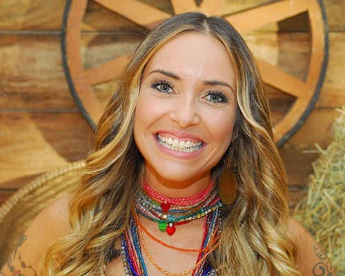 Bárbara Koboldt em A Fazenda (Foto: Revolução) Bárbara Koboldt em A Fazenda (Foto: Revolução)