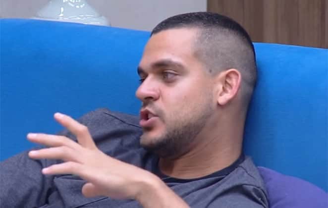 Caique Aguiar falou sobre a expulsão de Nadja Pessoa de A Fazenda (Foto: Reprodução/PlayPlus)