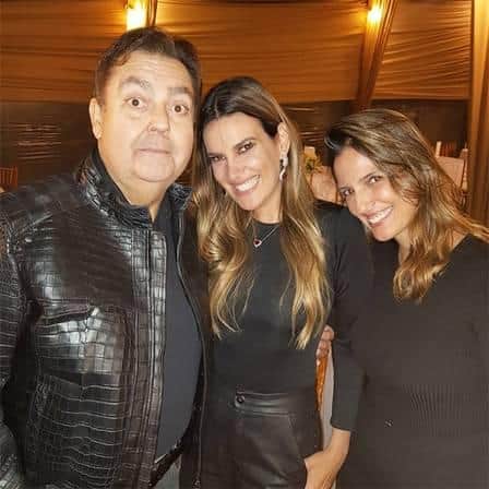 Faustão com a mulher, Luciana, e a decoradora Andrea Guimarães Foto: Reprodução/Instagram Faustão com a mulher, Luciana, e a decoradora Andrea Guimarães Foto: Reprodução/Instagram