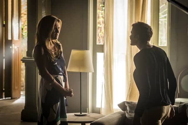 Laureta (Adriana Esteves) e Karola (Deborah Secco) em Segundo Sol (Foto: Globo/João Cotta) Laureta (Adriana Esteves) e Karola (Deborah Secco) em Segundo Sol (Foto: Globo/João Cotta)