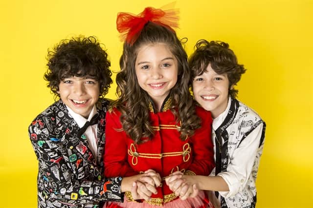 Jeronimo (Diogo Caruso), Manuzita (Melissa Nóbrega) e João (João Bravo) em Verão 90 (Foto: Globo/João Cotta) Jeronimo (Diogo Caruso), Manuzita (Melissa Nóbrega) e João (João Bravo) em Verão 90 (Foto: Globo/João Cotta)