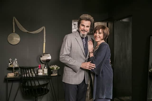 Dom Sabino (Edson Celulari) e Carmen (Christiane Torloni) em O Tempo Não Para (Foto: Globo/João Miguel Júnior) Dom Sabino (Edson Celulari) e Carmen (Christiane Torloni) em O Tempo Não Para (Foto: Globo/João Miguel Júnior)
