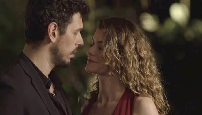 Alain (João Vicente de Castro) e Isabel (Alinne Moraes) em Espelho da Vida (Foto: Reprodução/Globo) Alain (João Vicente de Castro) e Isabel (Alinne Moraes) em Espelho da Vida (Foto: Reprodução/Globo)