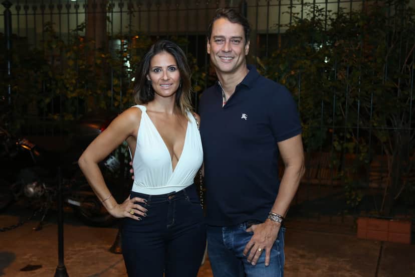 Marcello Antony e a mulher, Carolina Villar, em show na Zona Sul do Rio Roberto Filho/ Brazil News Marcello Antony e a mulher, Carolina Villar, em show na Zona Sul do Rio Roberto Filho/ Brazil News