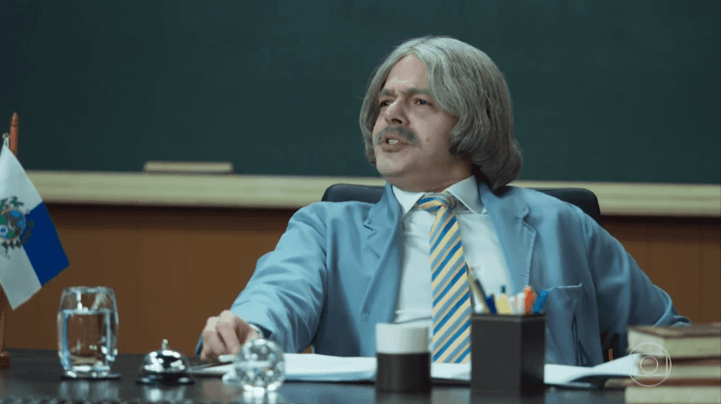 Bruno Mazzeo em cena da nova Escolinha do Professor Raimundo, que teve queda de audiência (Foto: Reprodução/Globo) Bruno Mazzeo em cena da nova Escolinha do Professor Raimundo, que teve queda de audiência (Foto: Reprodução/Globo)