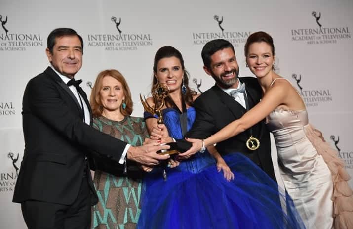 Equipe de Ouro Verde celebra conquista no Emmy. (Foto: Divulgação) Equipe de Ouro Verde celebra conquista no Emmy. (Foto: Divulgação)
