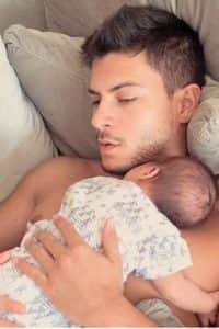 Arthur Aguiar com sua filha Sophia. (Foto: Reprodução) Arthur Aguiar com sua filha Sophia. (Foto: Reprodução)