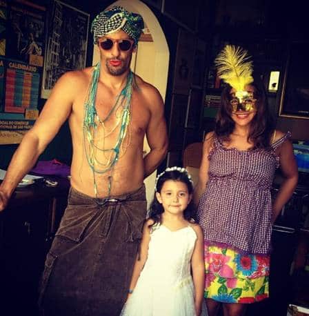 Milhem Cortaz com a filha e a esposa (Foto: Reprodução/Instagram) Milhem Cortaz com a filha e a esposa (Foto: Reprodução/Instagram)