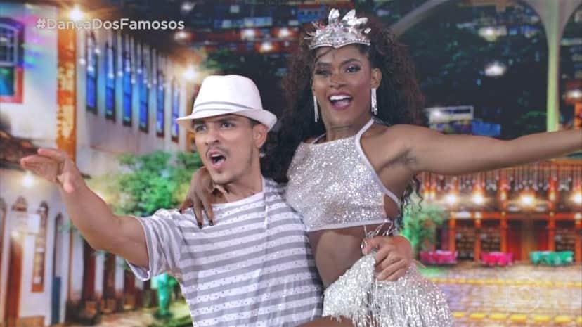Erika Januza no samba na Dança dos Famosos (Foto: Reprodução/Globo) Erika Januza no samba na Dança dos Famosos (Foto: Reprodução/Globo)
