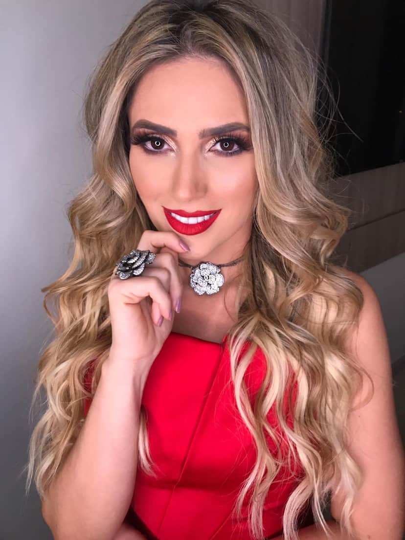 http://tvfoco.uai.com.br/wp-content/uploads/2015/05/Daniela-Mercury.jpg