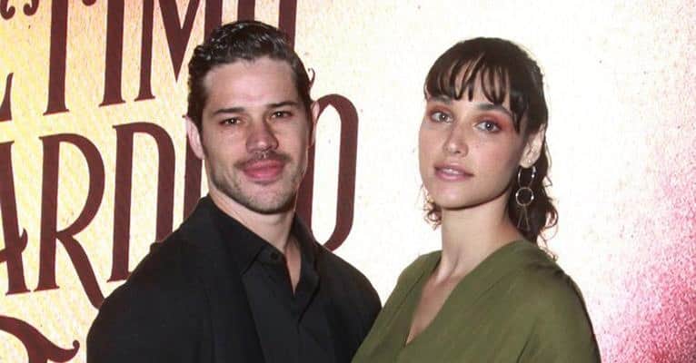 O lindo casal Débora Nascimento e José Loreto O lindo casal Débora Nascimento e José Loreto