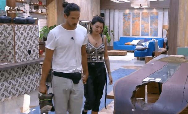 Gabi e João em A Fazenda (Foto: Reprodução/ PlayPlus)