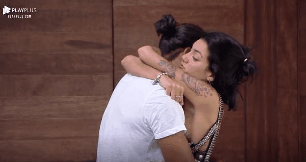 Gabi e João em A Fazenda (Foto: Reprodução/ PlayPlus)