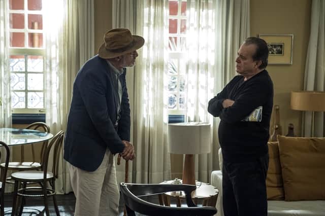 Sóstenes (Marcos Caruso) exige que Olavo (Tony Ramos) pare de investigar o passado de Luz (Foto: Globo/Estevam Avellar) Sóstenes (Marcos Caruso) exige que Olavo (Tony Ramos) pare de investigar o passado de Luz (Foto: Globo/Estevam Avellar)