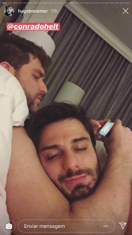 Hugo Bonemer e namorado Hugo Bonemer e namorado