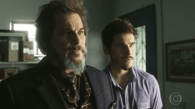 Edson Celulari (Dom Sabino) e Nicolas Prattes (Samuca) em cena de O Tempo Não Para (Foto: Reprodução/Globo) Edson Celulari (Dom Sabino) e Nicolas Prattes (Samuca) em cena de O Tempo Não Para (Foto: Reprodução/Globo)