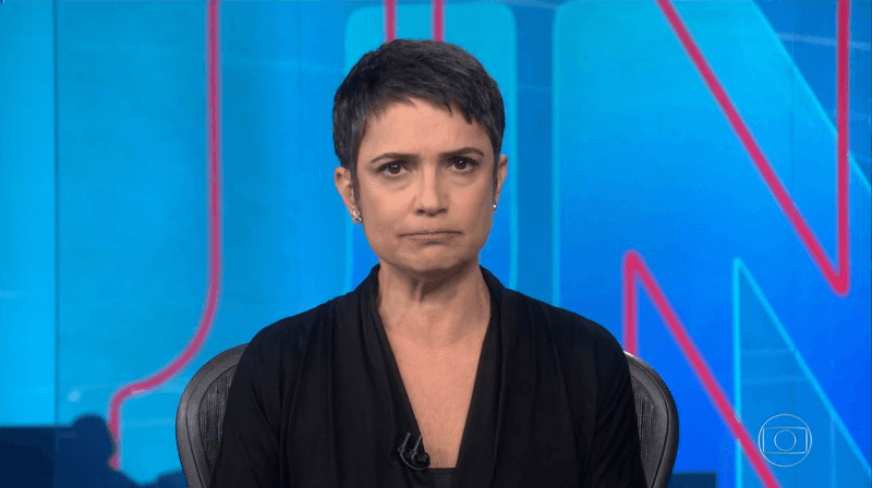 Sandra Annenberg no comando do Jornal Nacional (Foto: Reprodução/Globo) Sandra Annenberg no comando do Jornal Nacional (Foto: Reprodução/Globo)