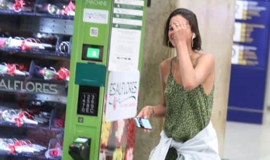 Bruna Marquezine não gostou de ser fotografada (Foto: AgNews/Thiago Martins) Bruna Marquezine não gostou de ser fotografada (Foto: AgNews/Thiago Martins)