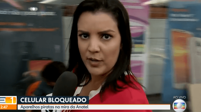A repórter acabou ficando na mão ao vivo na Globo (Foto: Reprodução) A repórter acabou ficando na mão ao vivo na Globo (Foto: Reprodução)