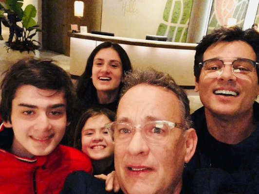 Celso Portiolli, Tom Hanks e família (Foto: Reprodução) Celso Portiolli, Tom Hanks e família (Foto: Reprodução)