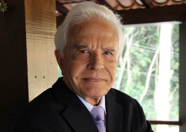 O jornalista Cid Moreira não gostou muito da publicação feita pela CNN Brasil (Foto: Reprodução) O jornalista Cid Moreira não gostou muito da publicação feita pela CNN Brasil (Foto: Reprodução)