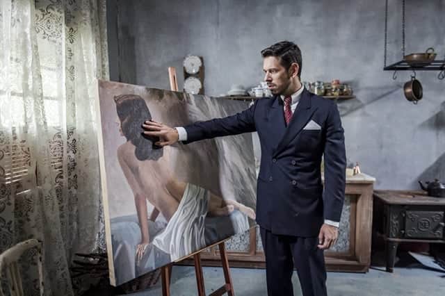 Gustavo Bruno (João Vicente de Castro) encontra pintura que Danilo (Rafael Cardoso) fez de Julia (Vitória Strada) (Foto: Globo/Paulo Belote) Gustavo Bruno (João Vicente de Castro) encontra pintura que Danilo (Rafael Cardoso) fez de Julia (Vitória Strada) (Foto: Globo/Paulo Belote)