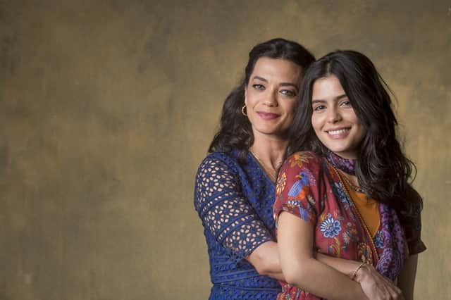 Missade Faiek (Ana Cecília Costa) e Laila Faiek (Júlia Dalavia) em Órfãos da Terra (Foto: Globo/Paulo Belote) Missade Faiek (Ana Cecília Costa) e Laila Faiek (Júlia Dalavia) em Órfãos da Terra (Foto: Globo/Paulo Belote)