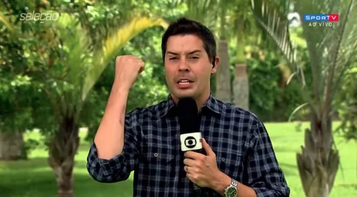Repórter Ancelmo Caparica apareceu com um machucado no braço durante o programa Seleção. (Foto: Reprodução / SporTV) Repórter Ancelmo Caparica apareceu com um machucado no braço durante o programa Seleção. (Foto: Reprodução / SporTV)