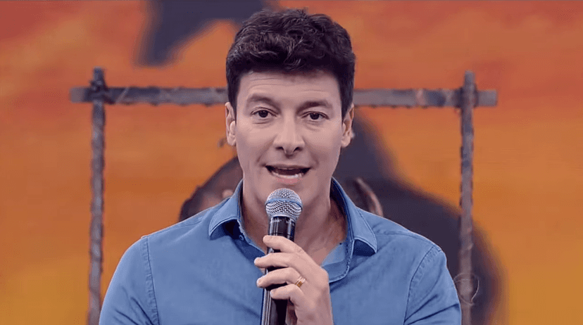 O apresentador Rodrigo Faro voltou a ousar no clique e deixou as internautas loucas (Foto: Reprodução) O apresentador Rodrigo Faro voltou a ousar no clique e deixou as internautas loucas (Foto: Reprodução)