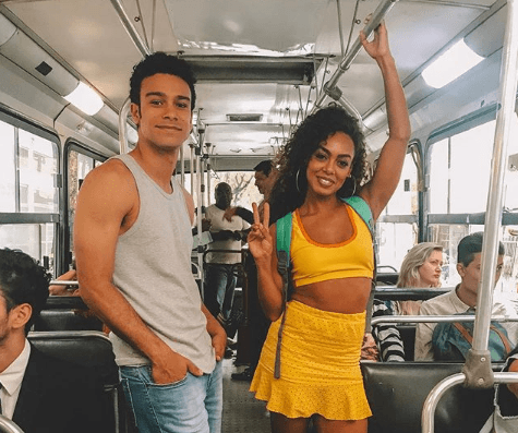 Sérgio Malheiros e Dandara Mariana gravando cena de Verão 90 (Foto: Reprodução/ Instagram) Sérgio Malheiros e Dandara Mariana gravando cena de Verão 90 (Foto: Reprodução/ Instagram)