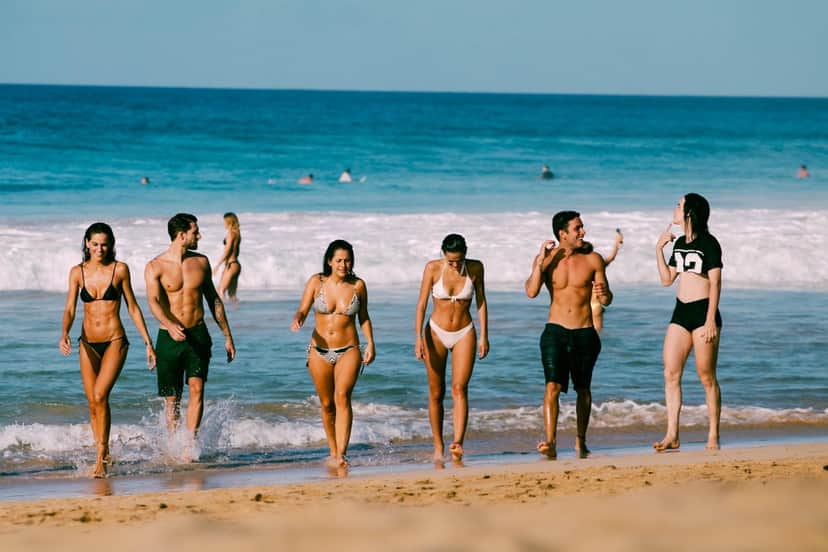 Bruna Marquezine com amigos (Foto: AgNews) Bruna Marquezine com amigos (Foto: AgNews)