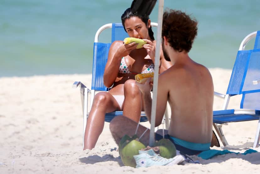 Yanna Lavigne na praia (Foto: Dilson Silva / AgNews )