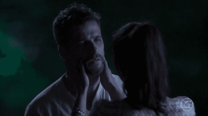 Gabriel (Bruno Gagliasso)e Laura (Yanna Lavigne) em cena de O Sétimo Guardião (Foto: Reprodução/Globo) Gabriel (Bruno Gagliasso)e Laura (Yanna Lavigne) em cena de O Sétimo Guardião (Foto: Reprodução/Globo)