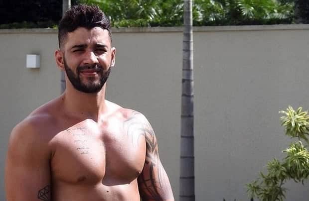 Guttavo Lima é flagrado apenas de cueca em momento íntimo e detalhe chama atenção Guttavo Lima é flagrado apenas de cueca em momento íntimo e detalhe chama atenção