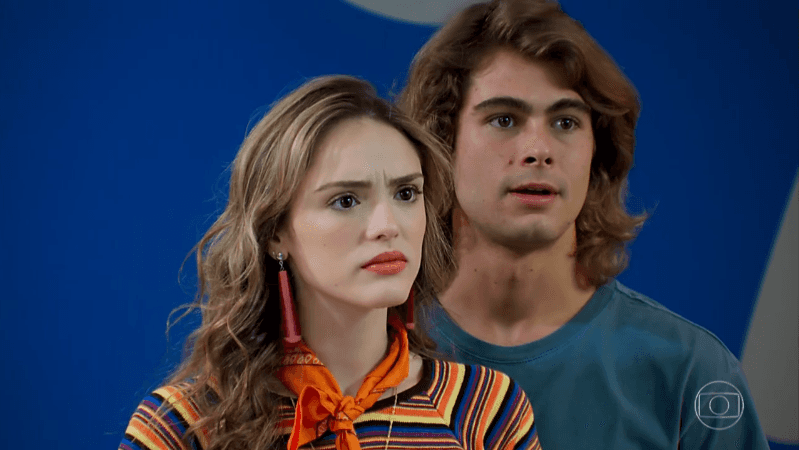 Manu (Isabelle Drummond) e João (Rafael Vitti) em Verão 90 (Foto: Reprodução/Globo) Manu (Isabelle Drummond) e João (Rafael Vitti) em Verão 90 (Foto: Reprodução/Globo)