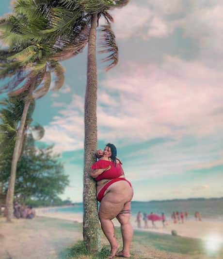 Thais Carla, dançarina de Anitta, pede para seguidores escolherem legenda para foto de biquini. (Foto: Reprodução Instagram) Thais Carla, dançarina de Anitta, pede para seguidores escolherem legenda para foto de biquini. (Foto: Reprodução Instagram)