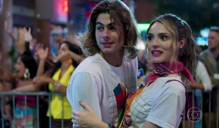 João (Rafael Vitti) e Manu (Isabelle Drummond) em Verão 90 (Foto: Reprodução/Globo) João (Rafael Vitti) e Manu (Isabelle Drummond) em Verão 90 (Foto: Reprodução/Globo)