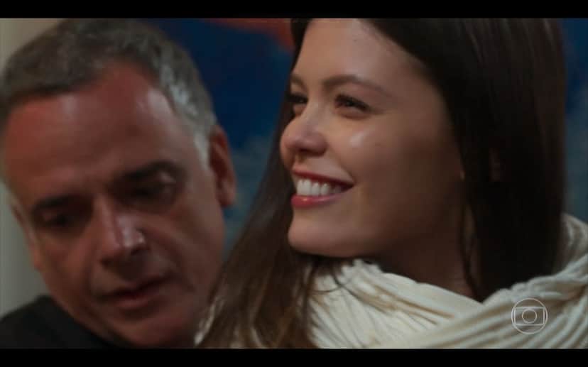 Cris (Vitória Strada) pirou na batatinha em Espelho da Vida (Foto: Reprodução/ Globo) Cris (Vitória Strada) pirou na batatinha em Espelho da Vida (Foto: Reprodução/ Globo)