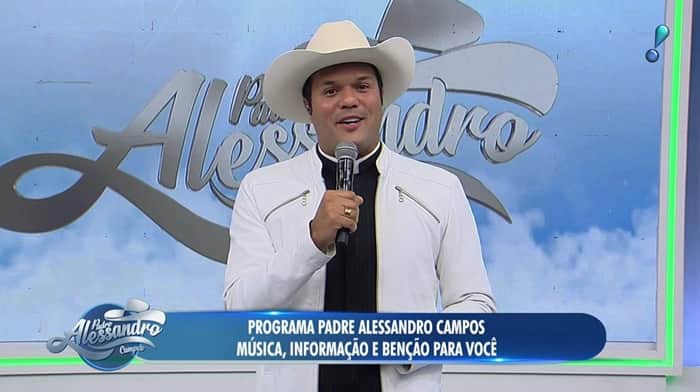 Padre Alessandro Campos na estreia de seu novo programa na RedeTV! (Foto: Reprodução/RedeTV!) Padre Alessandro Campos na estreia de seu novo programa na RedeTV! (Foto: Reprodução/RedeTV!)